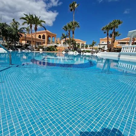 Exclusive Penthouse Playa Vistas 5 Close To Sea And Beach, Aircondition For A Fee, Wifi, Terrace, Heated Pool Appartement Playa de las Américas
