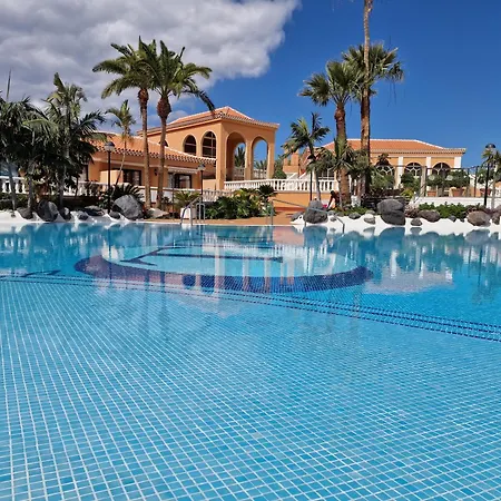 Exclusive Penthouse Playa Vistas 5 Close To Sea And Beach, Aircondition For A Fee, Wifi, Terrace, Heated Pool * Playa de las Américas