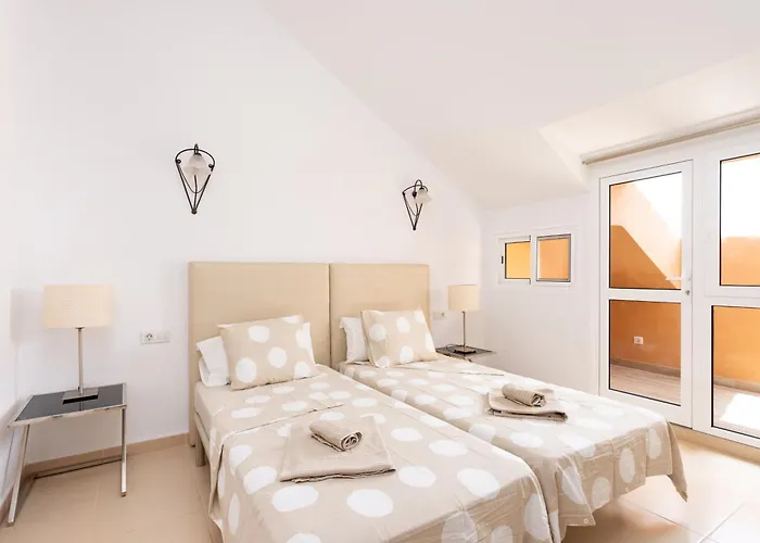 Exclusive Penthouse Playa Vistas 5 Close To Sea And Beach, Aircondition For A Fee, Wifi, Terrace, Heated Pool Apartment Playa de las Americas (Tenerife)