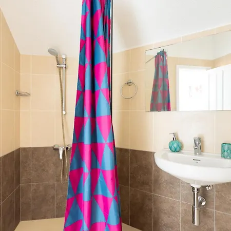 Exclusive Penthouse Playa Vistas 5 Close To Sea And Beach, Aircondition For A Fee, Wifi, Terrace, Heated Pool Playa de las Américas