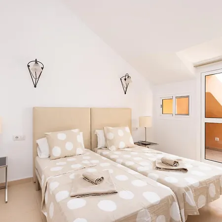 Exclusive Penthouse Playa Vistas 5 Close To Sea And Beach, Aircondition For A Fee, Wifi, Terrace, Heated Pool Apartamento Playa de las Américas