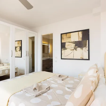 Exclusive Penthouse Playa Vistas 5 Close To Sea And Beach, Aircondition For A Fee, Wifi, Terrace, Heated Pool * Playa de las Américas