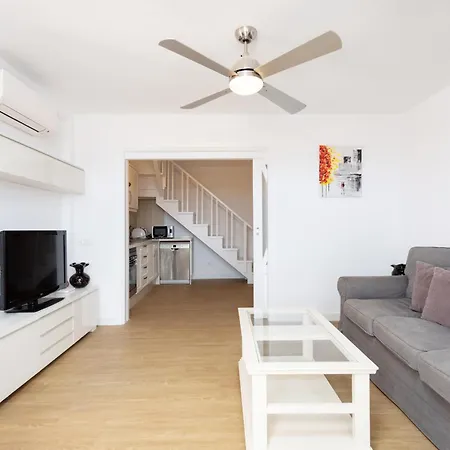 Apartman Exclusive Penthouse Playa Vistas 5 Close To Sea And Beach, Aircondition For A Fee, Wifi, Terrace, Heated Pool Playa de las Américas