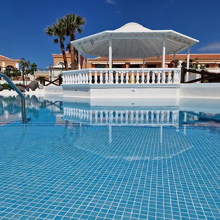 Exclusive Penthouse Playa Vistas 5 Close To Sea And Beach, Aircondition For A Fee, Wifi, Terrace, Heated Pool * Playa de las Américas